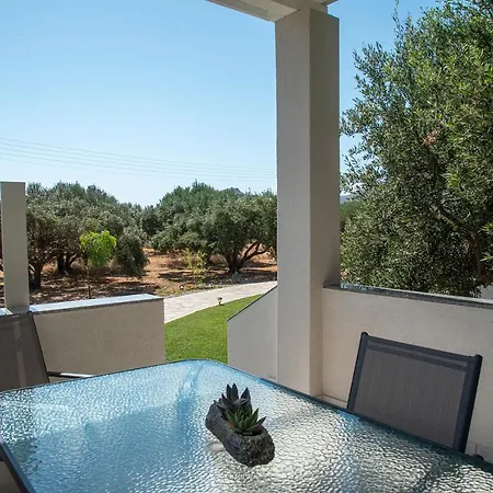 Emmy Villa *